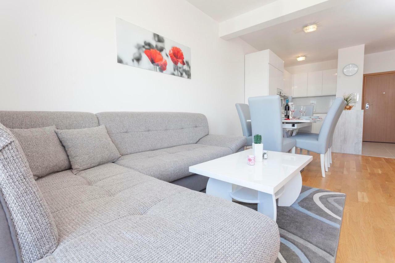 מאקרסקה Apartments Dora מראה חיצוני תמונה